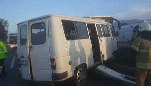 Otobüs ile yolcu minibüsü çarpıştı