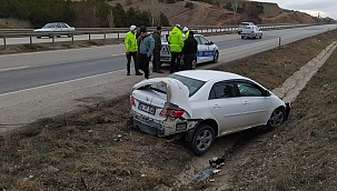 Otomobil şarampole devrildi: 2 yaralı