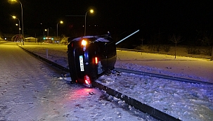 Otomobil yan yattı: 3 yaralı