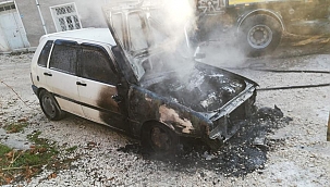 Park halinde alev alan araç yandı 