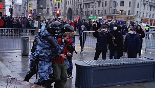 Polisten plastik mermi ve gazlı müdahale