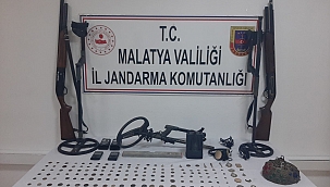 Tarihi sikke ve silahlar ele geçirildi 