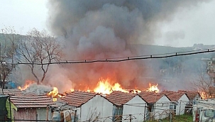 Tatil köyü alevlere teslim oldu