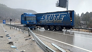 Tır bariyerlere çarptı: 1 yaralı