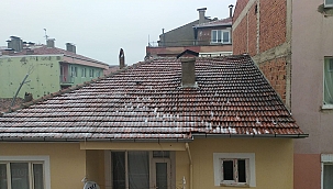 Uşak'ta dolu yağışı etkili oldu 