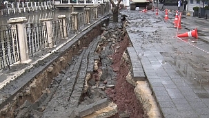 Yalova'da yol çöktü! 