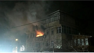 Yangın apartmanı ayağa kaldırdı