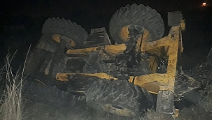 Yük treni iş makinasına çarptı: 1 yaralı