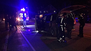 Alkollü sürücü ambulansa çarptı