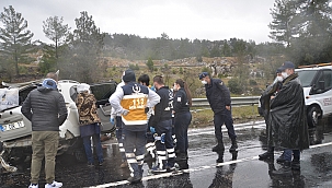 Araçlar hurdaya döndü 2 yaralı 