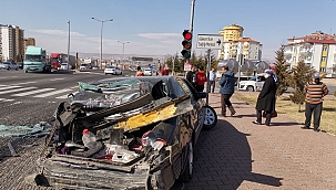 Freni patlayan kamyon 4 aracı biçti