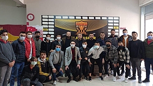Futbolculardan taraftara ziyaret!