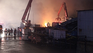 Geri dönüşüm fabrikasındaki yangın 