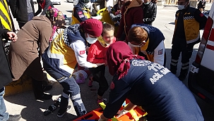 Hafif ticari araç bisiklete çarptı