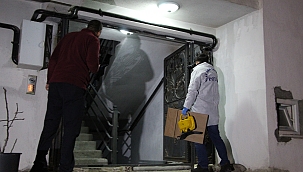 İhanetle suçladığı eşini bıçakladı