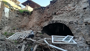 İzmir'de evin duvarı yıkıldı: 1 yaralı