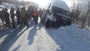 Kayan araç şarampol kenarında durdu