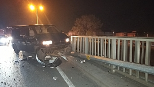 Minibüs bariyerlere çarptı: 1 yaralı 