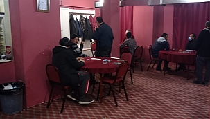 Mühürlenen iş yerine kumar baskını 