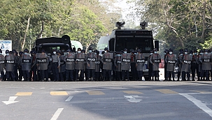Myanmar'da protestoculara ateş açıldı 