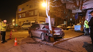 Otomobil hurdaya döndü 