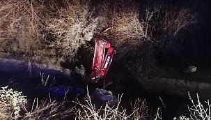 Otomobil sulama kanalına uçtu! 