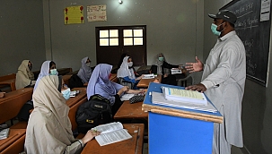 Pakistan'da yüz yüze eğitime başladı