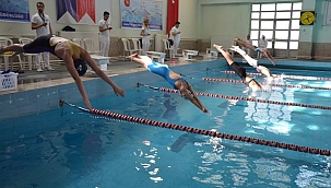 Pandemi kurallarıyla yüzme şampiyonası 