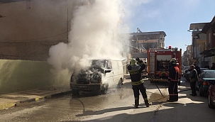 Panelvan alevlere teslim oldu!