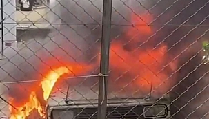 Park halindeki kamyonet yandı! 