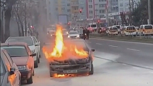 Seyir halindeki araç cayır cayır yandı 