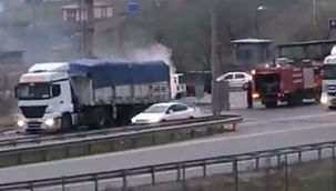 Seyir halindeki tır alev aldı 