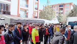 Taraftarlardan şehit ailesine taziye ziyareti 