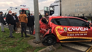 Tır otomobile çarptı: 4 yaralı