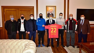 Vali Baruş Edirneli misafirleri kabul etti