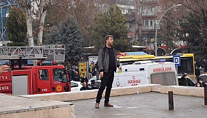 Valilik önünde kendini yakmak istedi