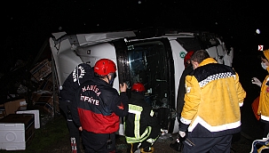 Yan yatan tırın sürücüsü yaralandı 