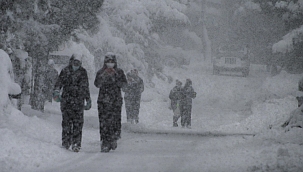 Yunanistan'da kar fırtınası: 3 ölü 