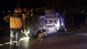 Ağaca çarpan araç yan yattı: 1 yaralı