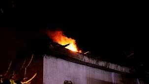 Baca yangını iki katlı evi küle çevirdi 