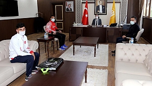 Balkan şampiyonu öğrenciye hediye 