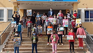 Kendi oyuncaklarını yapıyorlar!