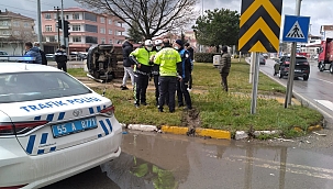 Devrilen araçtan yara almadan çıktı 