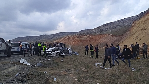 Diyarbakır'da feci kaza: 5 ölü 4 yaralı