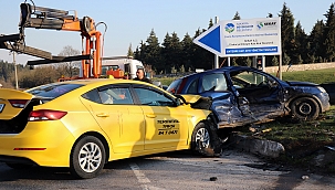 Duble yolda iki araç çarpıştı: 4 yaralı 