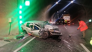 Duvara çarpan araç hurdaya döndü!