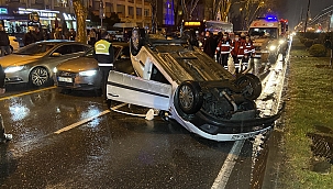 Fatih'te araç takla attı: 1 yaralı