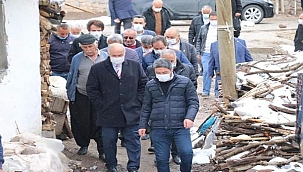 Hekimhan'da fırtına çatıları uçurdu!