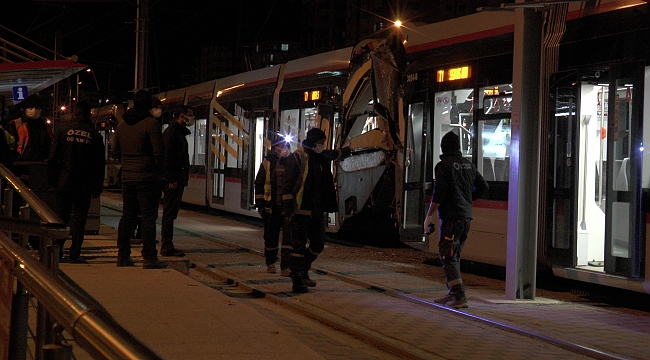 İki tramvay çarpıştı: 2 yaralı