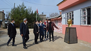 İki üniversite öğrencisi köy okulunu yeniledi 